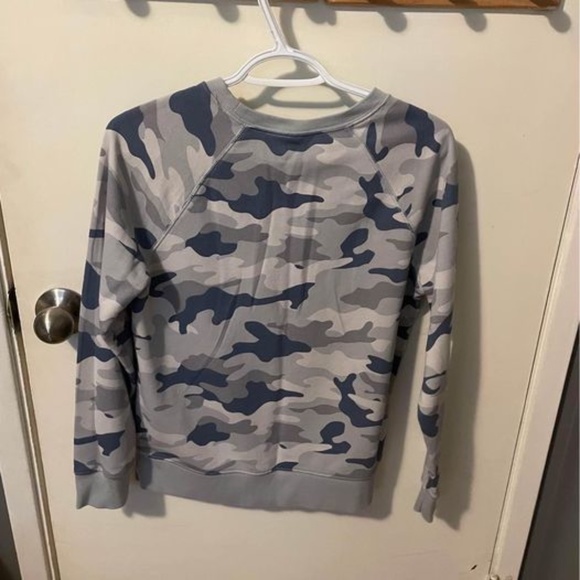 Old Navy Women Camo blue sweater - Picture 2 of 3